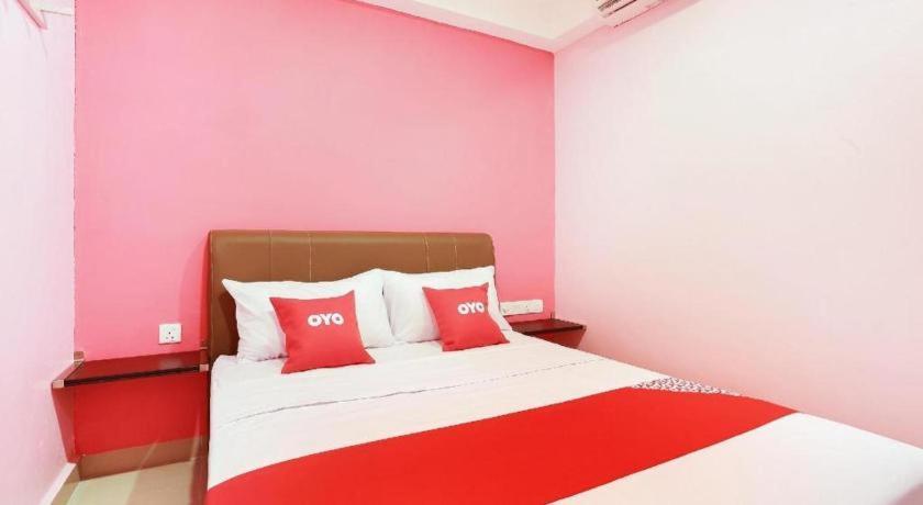 Oyo 89387 Sun Keerana Hotel Klang Exterior photo