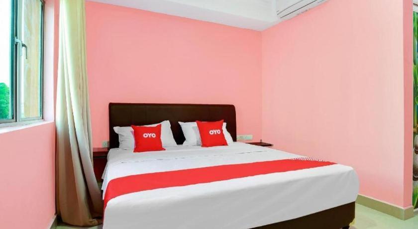 Oyo 89387 Sun Keerana Hotel Klang Exterior photo