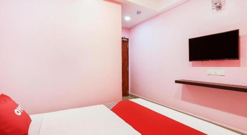 Oyo 89387 Sun Keerana Hotel Klang Exterior photo